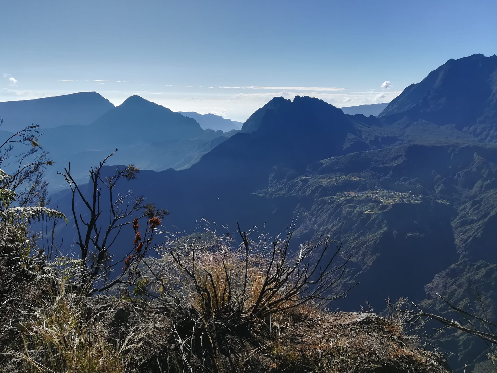 Cirque de Mafate depuis les hauteurs de La Réunion, randonnée exceptionnelle